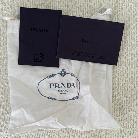 Authentic Prada Re-Nylon Baby Bag. Amazing condition! - Picture 4 of 8